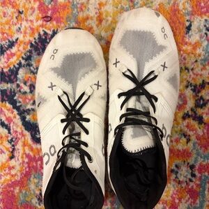 on cloud x4 black and white